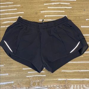 Lululemon Hotty Hot short 2.5